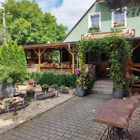 Restaurace A Penzion U Kuliku Raspenava 外观 照片